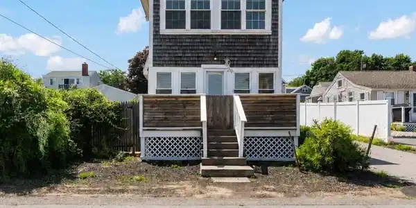 29 Aquidneck Avenue