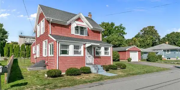 45 Narragansett Avenue