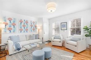 Image 4: Unit 1 living