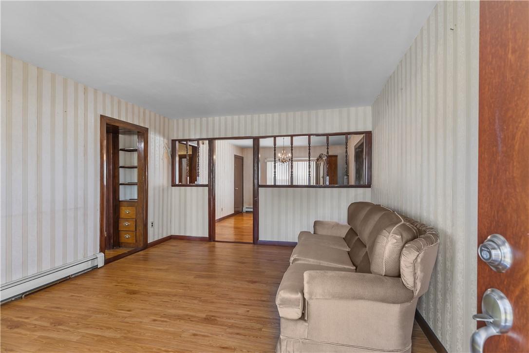 Image 4: 1st floor living room