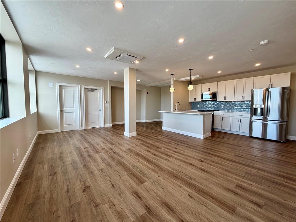 Image 3: Kitchen/Living Area