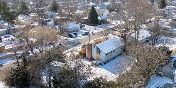 7 Holt Street