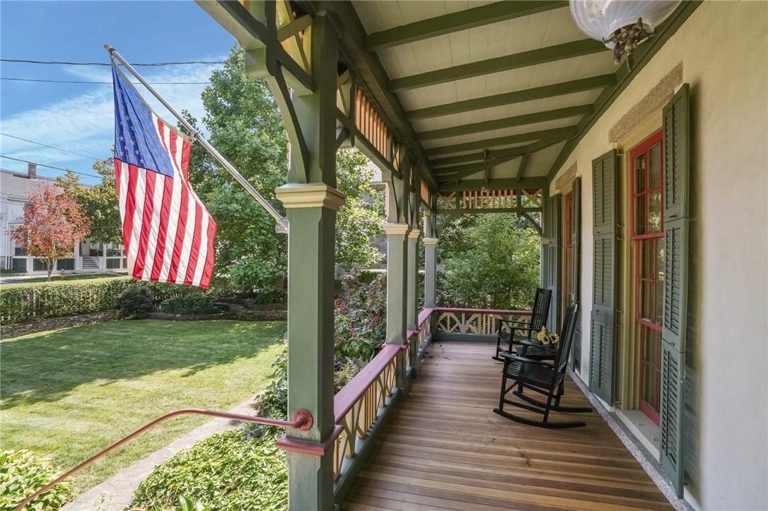 Image 4: Classic welcoming front porch
