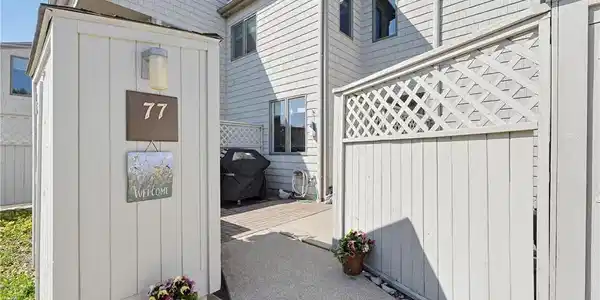 77 Windward Lane