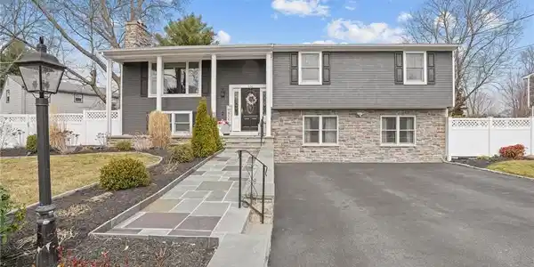 136 Honeysuckle Road