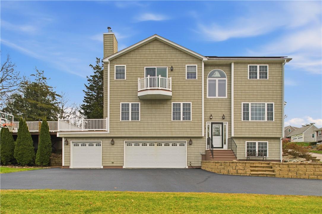 Image 4: 3 Car Garage!