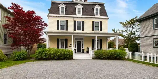 15 Narragansett Avenue