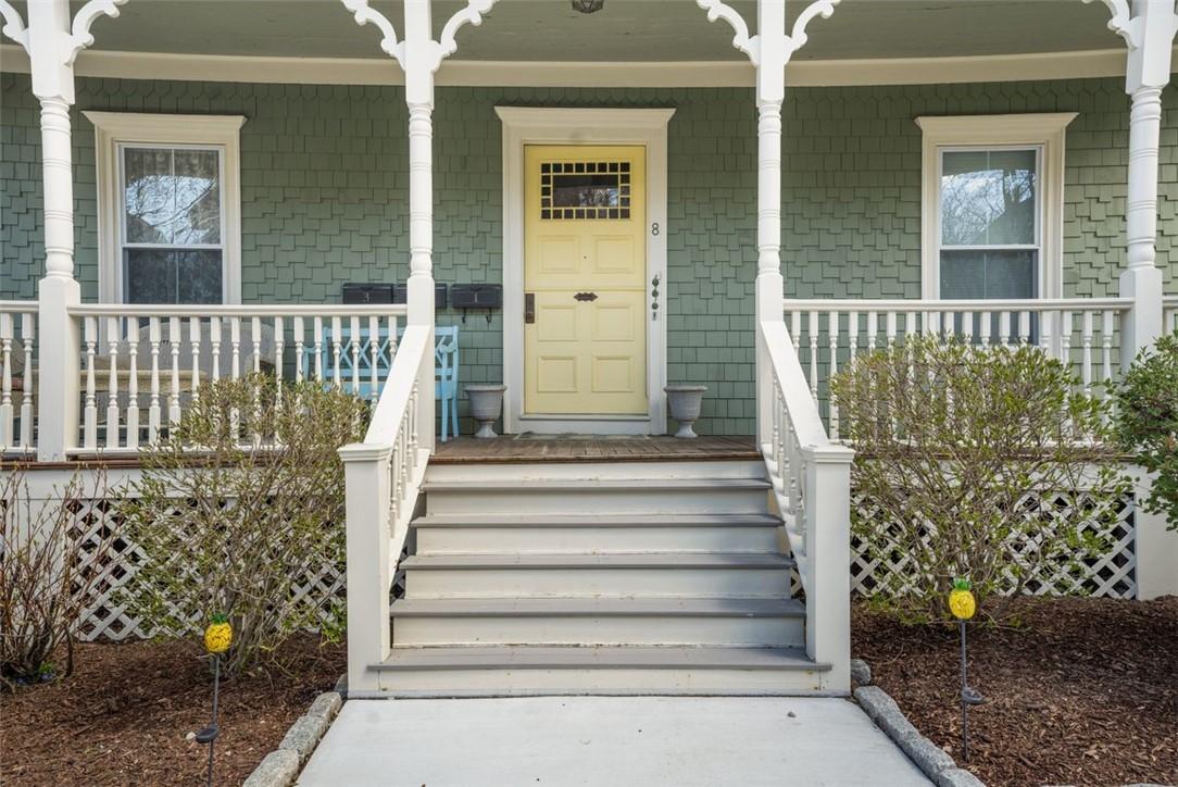 Image 2: Lovely shared front porch