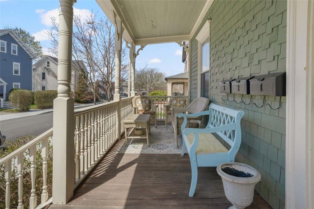 Image 4: Shared front porch