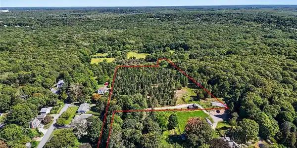 Image 2: Lot lines approximate