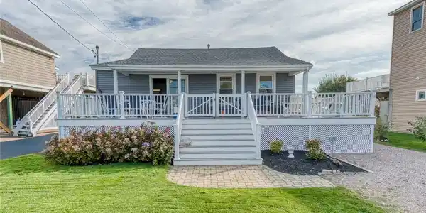 9 Montauk Avenue