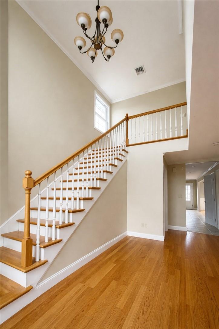 Image 4: Front entrance and staircase