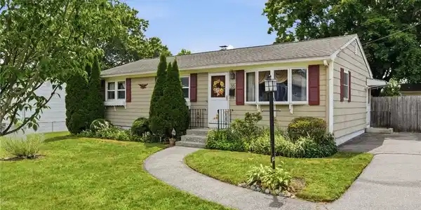 86 Pender Avenue