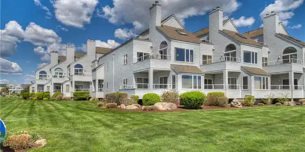 204 BELLEVUE Court