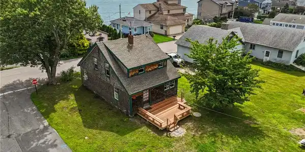 84 Narragansett Street