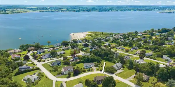 Image 3: Beach House