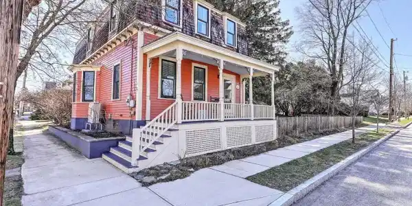 27 Sowamsett Avenue