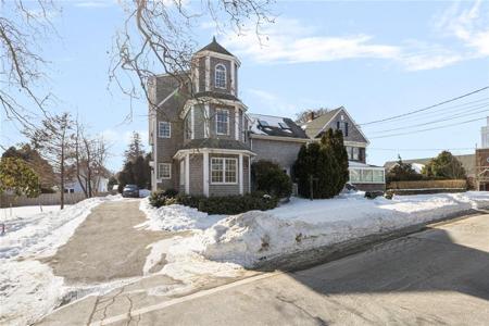 77 Narragansett Avenue