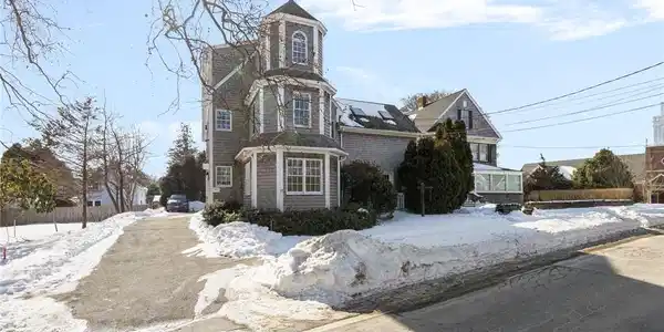 77 Narragansett Avenue