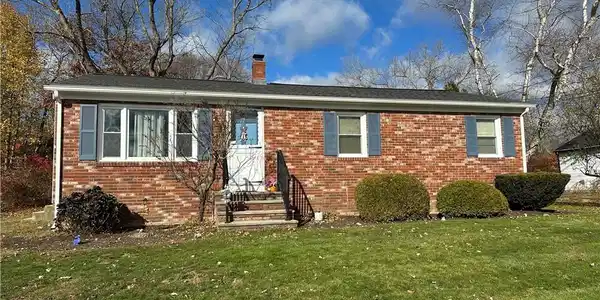17 Colonial Drive