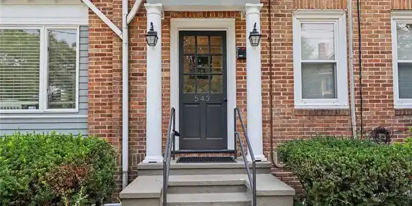 Image 3: Front door