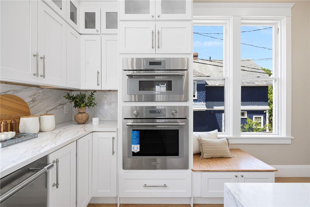 Image 4: Kitchen