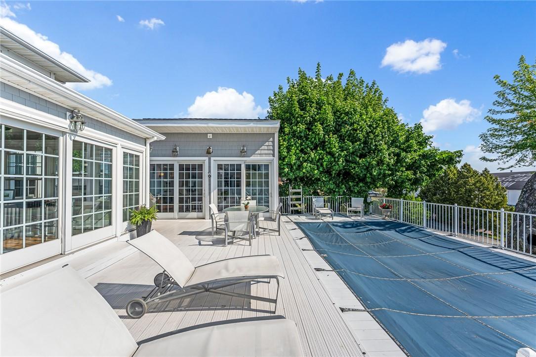 Image 4: Seamless indoor-outdoor flow to main house and poo