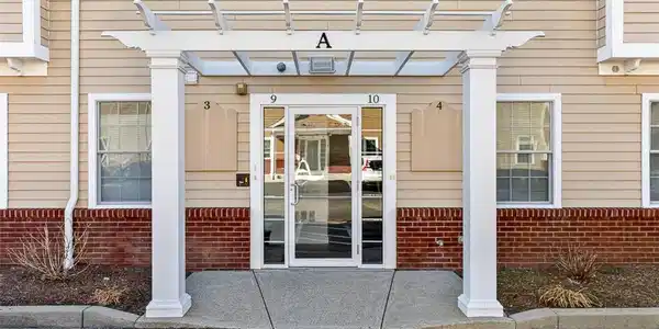 60 Bay Spring Avenue
