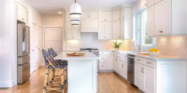 Image 3: Similar Kitchen finish by builder with center isla