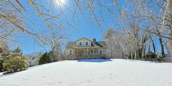 29 North Lake Drive