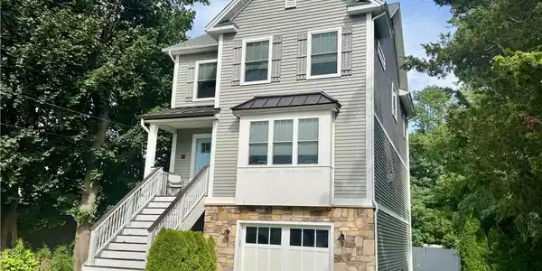 20 Robert Avenue