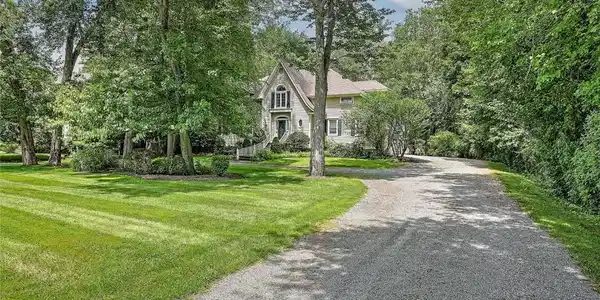 15 Tall Pines Drive