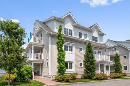 40 Kettle Point Avenue