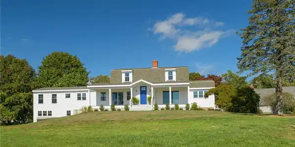 32 Arrowhead Drive