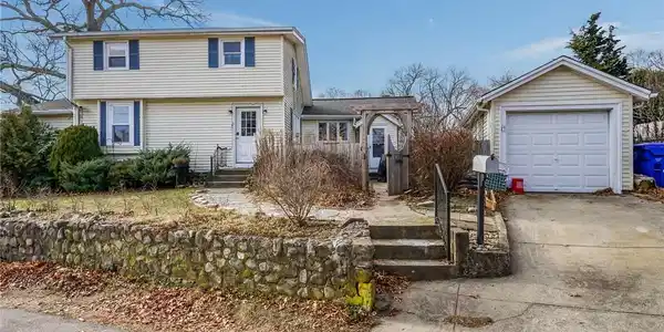 12 Vintner Avenue
