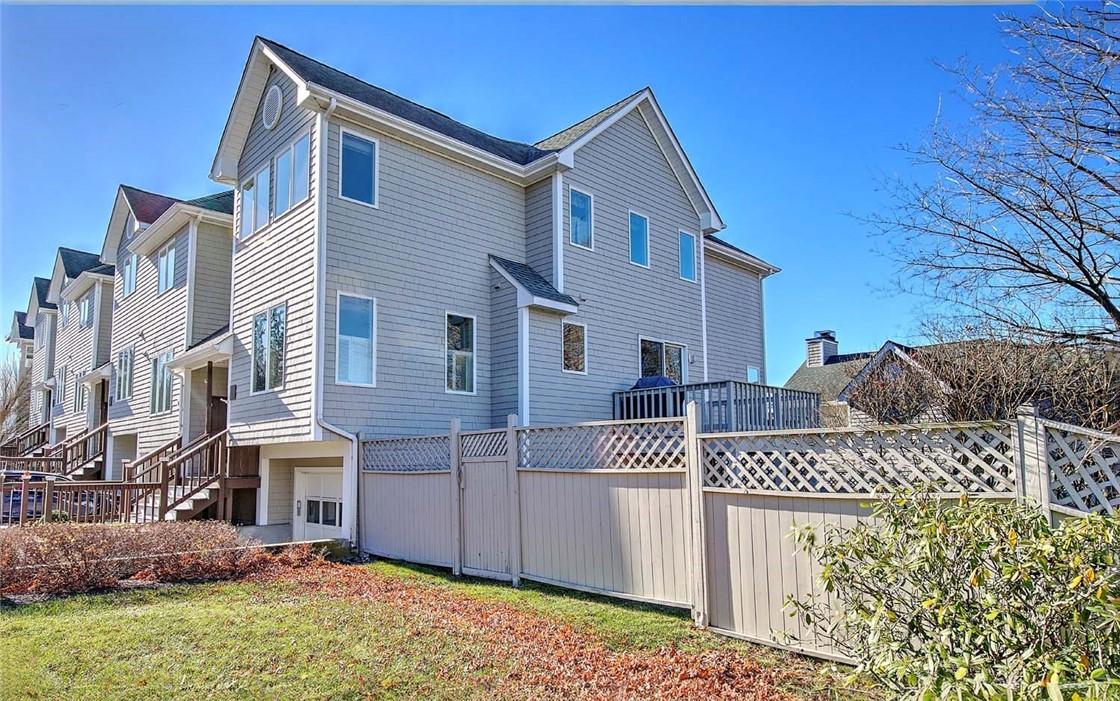 Image 2: Large, fenced yard, one of a kind at NF