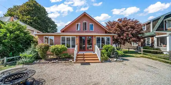 138 Sauga Avenue