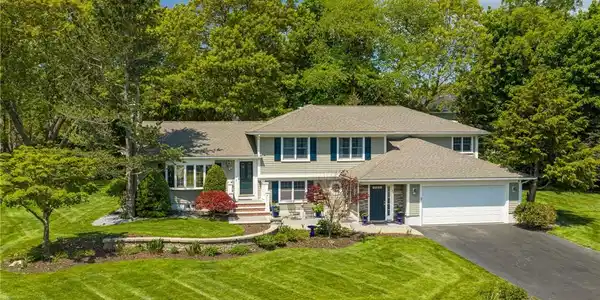31 Meadowbrook Drive
