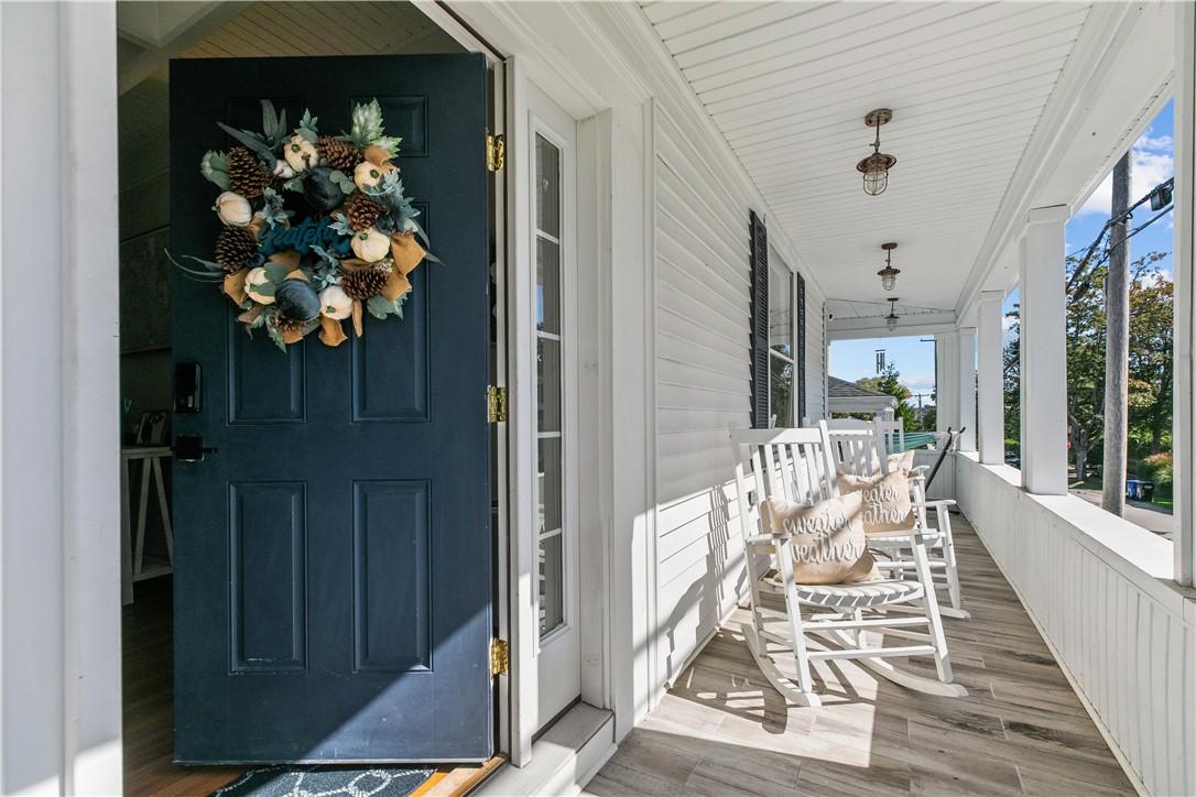 Image 3: Covered Porch