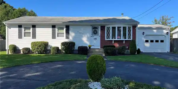 121 Lloyd Avenue