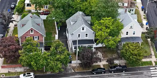 1059 Narragansett Boulevard