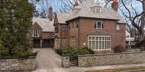 330 Freeman Parkway