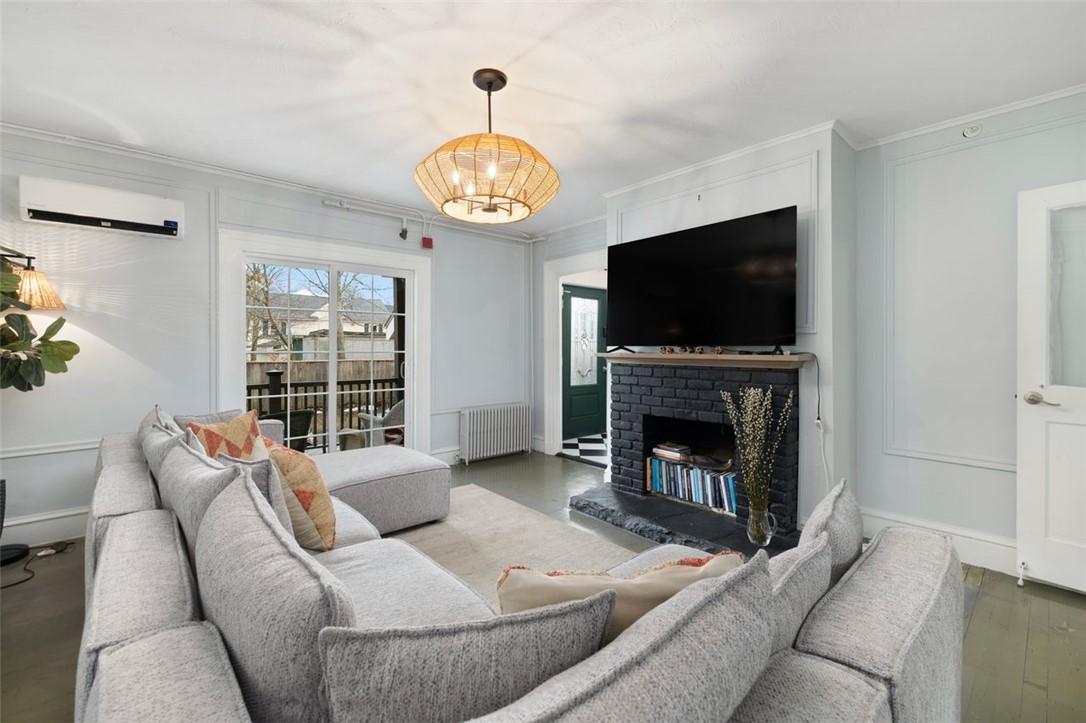 Image 3: Large gathering rooms