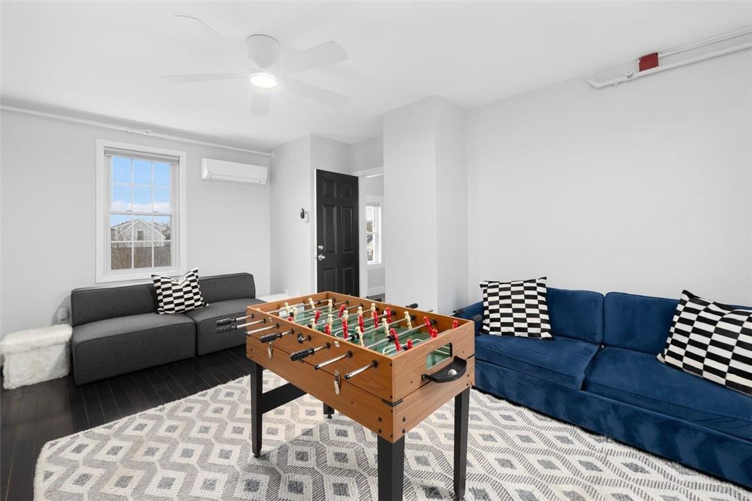 Image 4: Game room on the 3rd floor