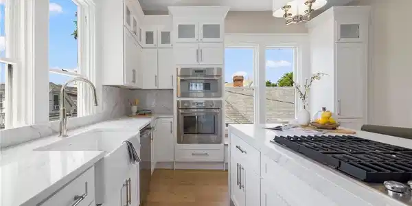 Image 4: kitchen