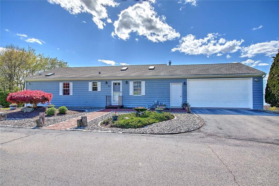 Image 3: Welcome to 585 Seaside Drive