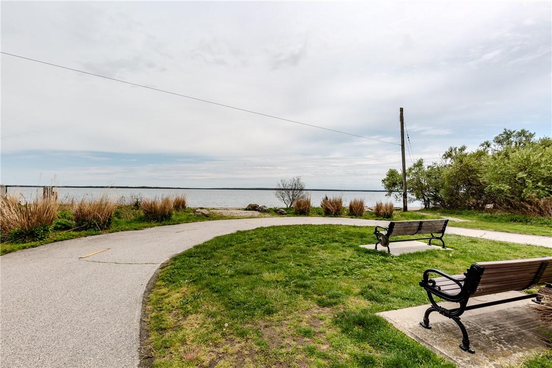 Image 3: Nearby beach & bike path