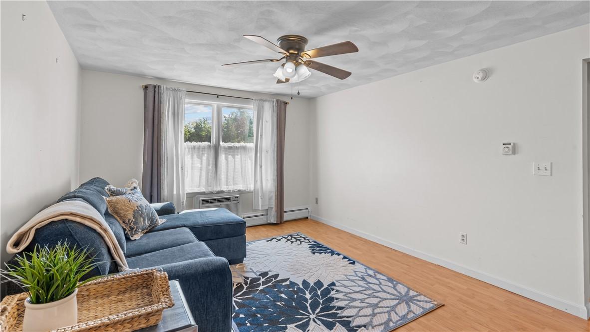 Image 1: Studio Condo