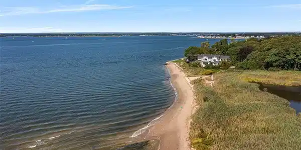 Image 4: Spectacular views overlooking the Bay