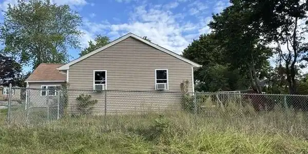 Image 3: Side Exterior